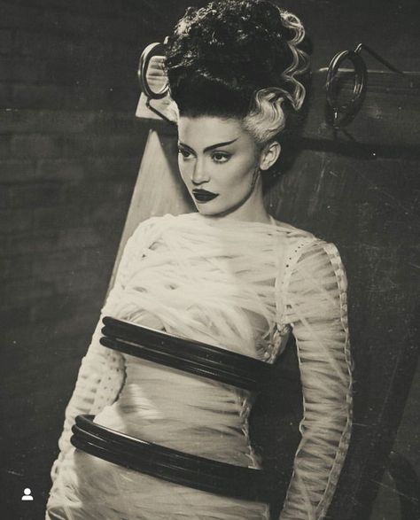 Bride Of Frankenstein Kylie Jenner, Kylie Jenner Bride Of Frankenstein, Kylie Jenner Halloween Costume, Kylie Jenner Halloween, Glenn Martens, Kristen Jenner, Jenner Hair, The Bride Of Frankenstein, Kylie Jenner Hair