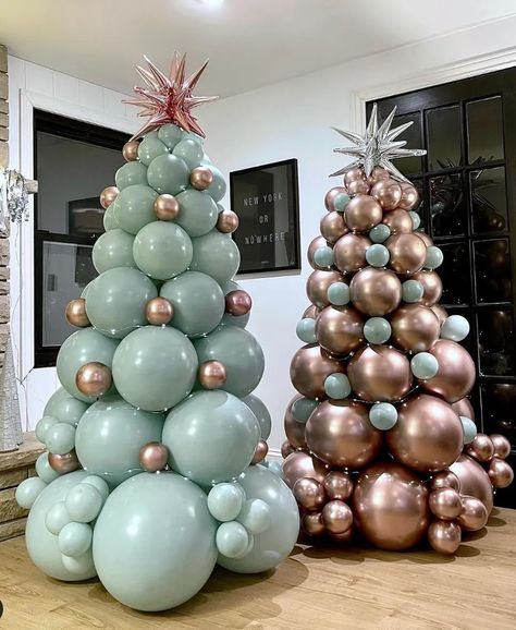 Balloon Christmas, Balloon Tree, Holiday Balloons, Christmas Balloon Decorations, Deco Ballon, Company Christmas Party, Diy Balloon Decorations, Christmas Balloons, Christmas Projects Diy