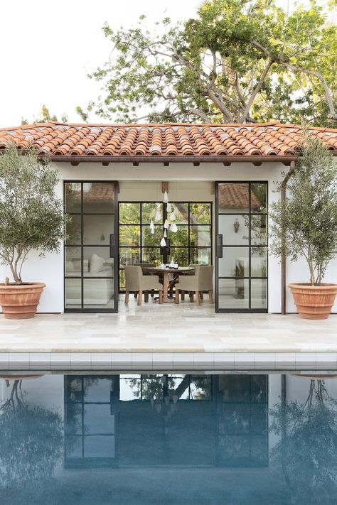 Modern Spanish Style Homes Black And White, Rectangle Home Exterior, Modern Spanish Laundry Room, Spanish Style Home Office, California Spanish Revival, Spanish Hacienda Living Room, Spanish Adobe Style Home, Modern Spanish Exterior, Spanish Mediterranean Interior