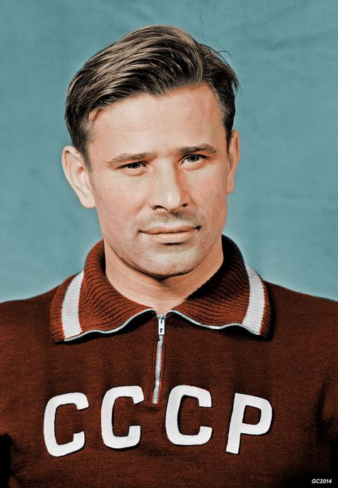 Lev Yashin Lev Yashin, Goalkeeper Training, Soccer Memes, Best Football Players, Football Icon, Association Football, Football Gif, Sports Hero, International Football