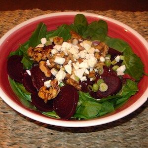 Spinach (or Romaine) and beets make this green salad with beets super healthy for you. Tasty, too! Beetroot And Feta Salad, Beet Salad Recipes, Roasted Beet Salad, Balsamic Vinaigrette Dressing, Fresh Beets, Beautiful Salad, Beetroot Salad, Feta Recipes, Beet Recipes