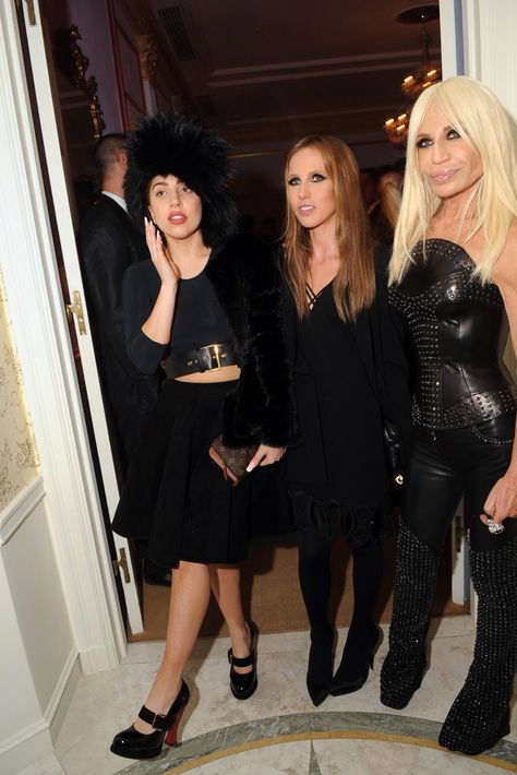 Lady Gaga with Allegra and Donatella Versace at the Versace Vibe Opening Last Gaga, Lady Gaga Versace, Allegra Versace, Versace Donatella, Versace Mansion, Mother Monster, Become A Fashion Designer, Nyc Girl, Twelfth Night