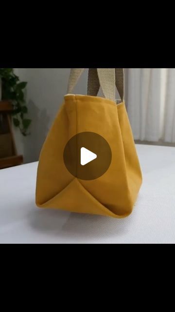 Simple Bags To Sew, How To Sew A Tote Bag, Free Bag Patterns To Sew, Sew Tote Bag Pattern, Stitching Videos, Diy Bags Easy, Bedroom Video, Bag Stitching, Alone At Home