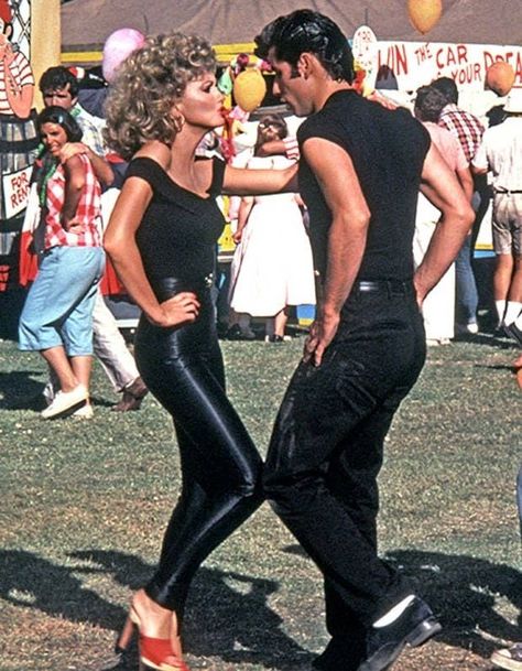 Grease Aesthetic, Grease Sandy, Style Année 80, Sandy Grease, Grease Movie, Grease Is The Word, Danny Zuko, Dance Contest, Movie Facts