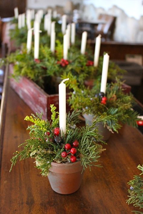 Deco Table Noel, Diy Front Porch, Front Porch Christmas Decor Ideas, Porch Christmas Decor Ideas, Porch Christmas Decor, Front Porch Christmas, Christmas Decor Ideas Diy, Christmas Centerpieces Diy, Country Christmas Decorations