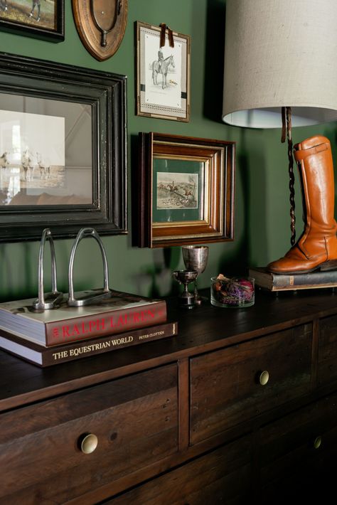 Equestrian Style Decor, Equestrian Bedroom, Leather Nightstand, Modern Equestrian, Hunter Design, Horse Room, Equestrian Chic, Chic Interior Design, Equestrian Decor