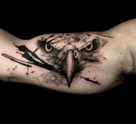 Piercing eyes on this eagle face bicep tattoo, with black paint splashes. This piece was created by Richard Blackstar. Eagle Face Tattoo, Tattoo Bicep, Eagle Head Tattoo, Bald Eagle Tattoos, Tattoo Bras Homme, Adler Tattoo, Inner Arm Tattoos, Inner Bicep Tattoo, Eagle Face