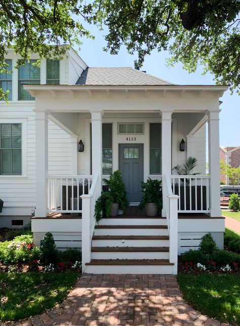 A two bedroom home with a twist: either facade can be front-facing. Compact dimensions make it an excellent choice for cottage courts, accessory dwelling units, and shallow lots. 1 bedrooms - 1.5 baths 40' W x 33' D 1.5 stories 804 square feet Delivery window: one week. Small Farmhouse Porch, Small Front Porches Designs, Small Porch Ideas, Back Porch Designs, Tiny House Village, Liberty House, 1920s House, Accessory Dwelling Unit, Front Doors With Windows