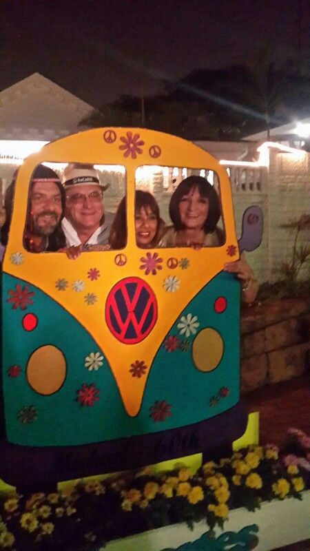 Photo booth Diy Volkswagen Bus Cardboard Photo Prop, Vw Bus Birthday Party Ideas, Diy Vw Bus Photo Prop, Vw Bus Photo, 60's Party, 70s Party Theme, 60s Theme, 80s Party Decorations, 70s Theme