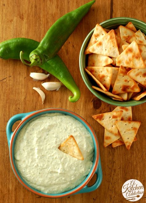 Creamy Roasted Hatch Chile Dip Recipe l www.a-kitchen-addiction.com Hatch Green Chili Recipe, Hatch Chili Recipes, Hatch Chile Recipes, Hatch Chili, Green Chile Recipes, Green Chili Recipes, Hatch Chile, Chile Recipes, Diy Easy Recipes