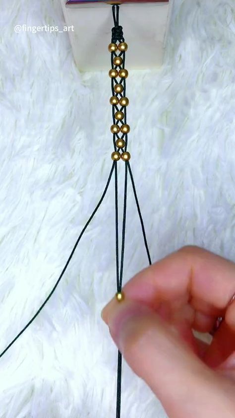 Hand Bracelet Making Tutorial, Making An Adjustable Bracelet, How To Make Cool Bracelets, Adjustable Braided Jewelry Bracelet, Trendy Adjustable Hand-wrapped Braided Bracelet, How To Make Hand Breslet, Handmade Bracelets Tutorial, Pola Macrame, Diy Bracelets With String