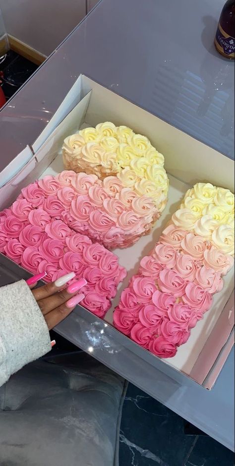 21st Birthday Ideas, 21st Bday Ideas, Birthday Goals, Gorgeous Birthday, 21st Birthday Cakes, 21st Birthday Decorations, Pink Birthday Cakes, 21st Birthday Cake, Beautiful Birthday Cakes