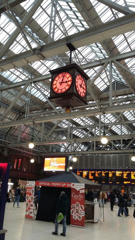 Central station in Glasgow marks Remembrance Day 2017. Scotland Heritage, Glasgow Central Station, Scotland History, Scottish Culture, Scottish Castles, Clockwork Orange, Glasgow Scotland, Remembrance Day, Central Station