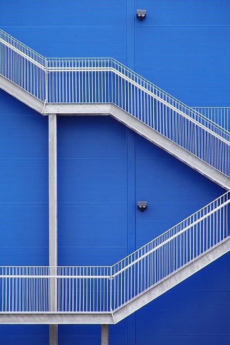 Be Queen, Kind Of Blue, Minimalist Photography, Go Blue, Feeling Blue, Love Blue, Metallic Blue, Neon Blue, Blue Walls