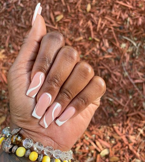 Smile Lines Nails, White Line Work Nails, White Nail Tip Designs, College Graduation Nails Acrylic, White And Nude Nail Designs, French Manicure Toes Toenails, Medium Coffin French Tip Nails, White Outline Nails, White Lines Nails