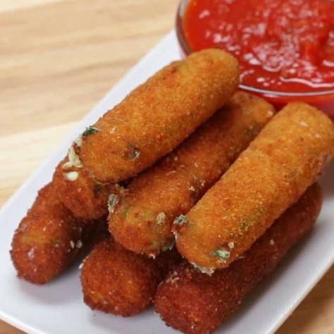 Spinach Mozzarella, Mozzarella Sticks Recipe, Cream Cheese Spinach, Weekend Meal Prep, Recipe Spinach, Proper Tasty, Cheese Stick, Marinara Sauce Recipe, Dips And Appetizers