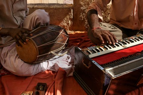 Carnatic Music Aesthetic, Indian Classical Music Aesthetic, Carnatic Music, South Asian Aesthetic, Urban Tribes, Indian Classical Music, Asian Aesthetic, Indian Family, Indian Music