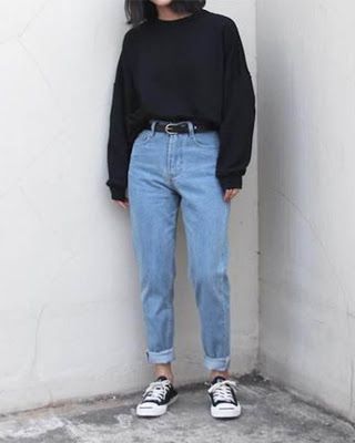 Comfy Jeans Outfit, Style Converse, Mom Jeans Outfit, Outfit For Travel, Outfits Woman, Cotton Outfit, Petite Style, Stylish Eve, Comfy Jeans