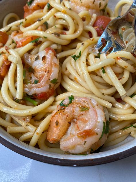 Shrimp Bucatini Pasta, Rotini Pasta Recipes, Bucatini Recipes, Lemon Wine, Round Pasta, Bucatini Pasta, European Dishes, Rotini Pasta, Pasta Ingredients