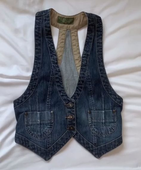 Jean Vest Diy Recycled Denim, Jean Vest Pattern, Jean Vest Top, Diy Vest, Preppy Aesthetic Outfits, Artist Outfit, Denim Crafts, Vest Pattern, Preppy Aesthetic