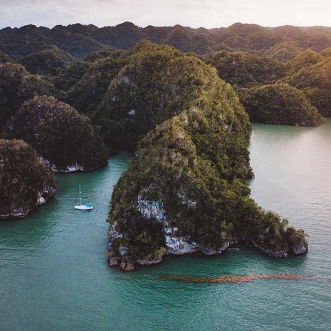 Los Haitises National Park is one of the crown jewels of the Dominican Republic’s national park system. Los Haitises attracts numerous visitors who come here by boat to see its magnificent series of high rock formations; also, it boasts extensive mangroves along its bay, dotted with keys and caves. . 📸@surfingmanny #DominicanRepublic #caribbean #adventure Samana Dominican Republic, Dominican Republic Travel, The Crown Jewels, Natural Swimming Pools, Living In La, The Dominican Republic, Come Here, Transportation Services, Rock Formations