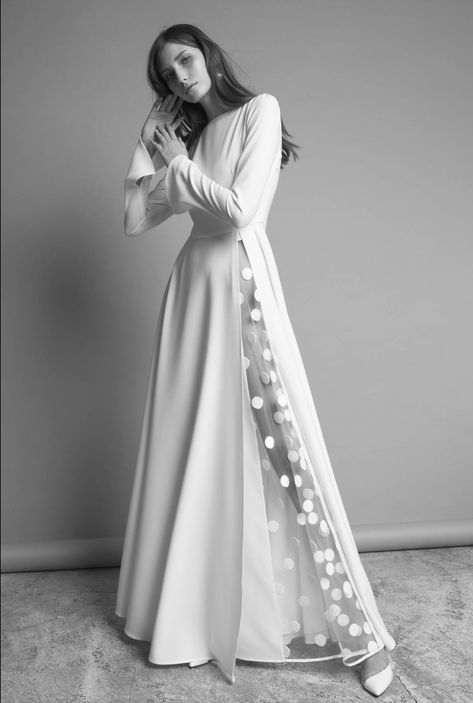 Wedding Dress Alternative Casual, Wedding Dresses Nontraditional, Grey Blue Wedding Dress, Wedding Dresses Unique Nontraditional, Unique Wedding Outfits, Vintage Style Wedding Dress, Affordable Boho Wedding Dress, Casual Wedding Outfit, Vogue Weddings