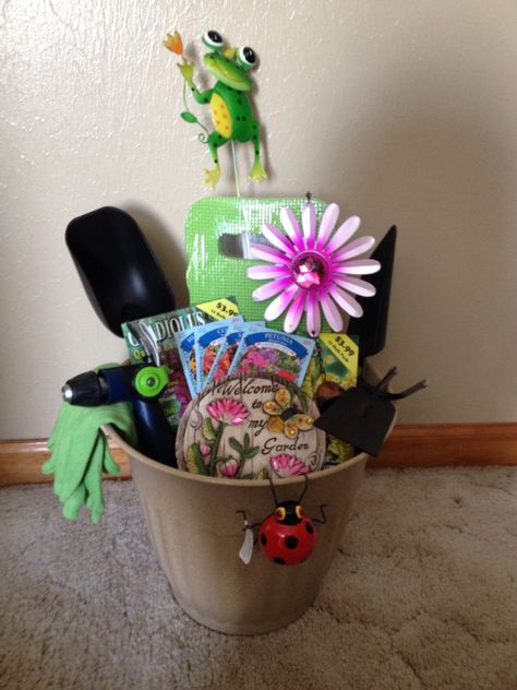 Gardening basket Fireball Gift Basket, Gardening Basket Ideas, Gardening Basket Ideas Gift, Gardening Basket, Craft Gift Basket, Housewarming Cake, Garden Baskets, Chiropractic Marketing, Prize Ideas