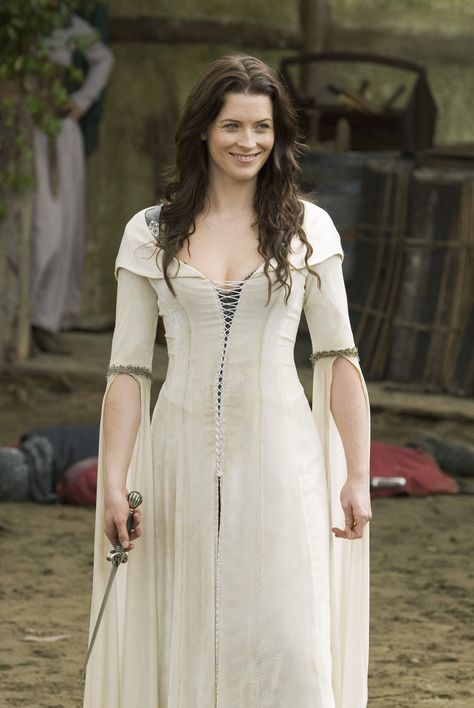 Kahlen - Legend of the Seeker Kahlan Amnell, Legend Of The Seeker, Bridget Regan, Game Of Thrones Cast, Purple Outfit, Female Knight, Purple Outfits, Medieval Dress, Soul Mate