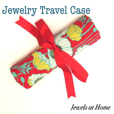 Diy Jewelry Travel Case, Packing Necklaces, Diy Necklace Holder, Jewelry Travel Case, Diy Fabric Jewellery, Diy Jewelry Holder, 2024 Ideas, Quilt Retreat, Travel Jewelry Organizer