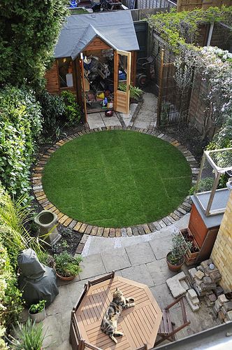 #small garden ideas http://lawngardeningideas.com/ Circular Lawn, Cheap Garden, Backyard Garden Design, Green Lawn, Small Garden Design, Ideas Garden, Gorgeous Gardens, Garden Cottage, Back Garden