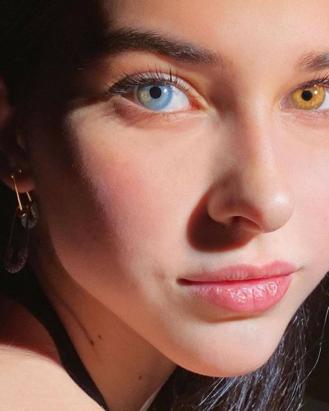 Blue Eye Contacts, Different Eye Colors, Heterochromia Eyes, Rare Eye Colors, Prescription Contact Lenses, Catfish Girl, Light Blue Eyes, Colored Contact Lenses, Aesthetic Eyes