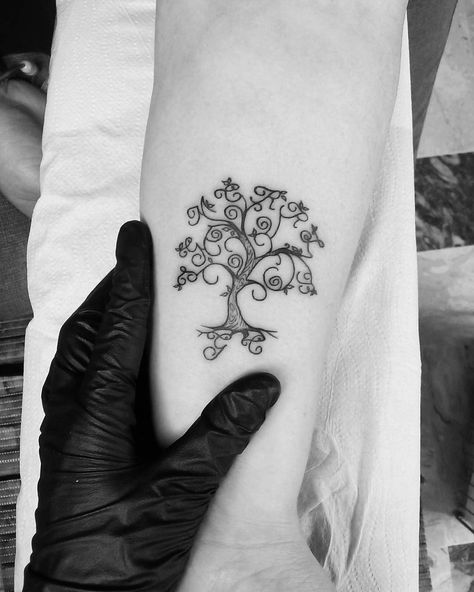 50+ Amazing Grandchildren Tattoo Ideas To Inspire You In 2023! 8 Outsons Grandmother Tattoo, Grandchildren Tattoos, Minimalist Symbols, Grandparents Tattoo, Delicate Feminine Tattoos, Grandma Tattoos, Tree Tattoo Small, Country Tattoos, Epic Tattoo