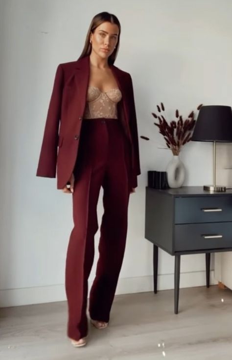 Female Prom Suits, Prom Suit Women, Burgundy Suit Women, Prom Suits Women, Prom Suit Outfits, Graduation Ceremony Outfit, Graduation Outfits For Women, Gala Outfit, Elegant Outfit Classy