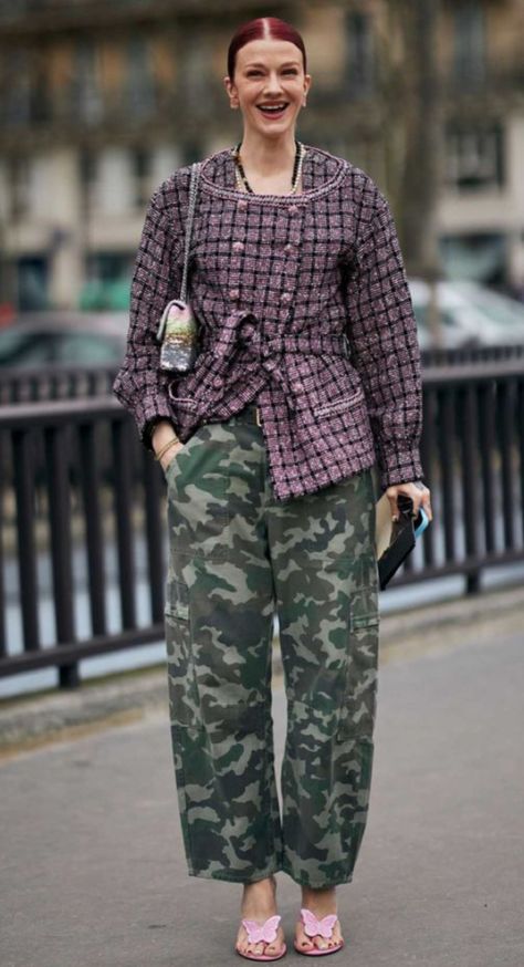 Styling Camo Pants, Army Pants Outfit, Amsterdam Street Style, Trendy Fall Fashion, Fashion Book, Paris Fashion Week Street Style, Autumn Street Style, Camo Pants, Street Style Inspiration