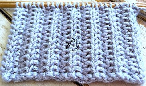 Two-row knitting stitch perfect for scarves Aesthetic Crochet Blanket, Knit Stitches For Beginners, Easy Scarf Knitting Patterns, Rib Stitch Knitting, Crocodile Stitch, Free Aesthetic, Cable Knitting, Knit Edge, Aesthetic Crochet