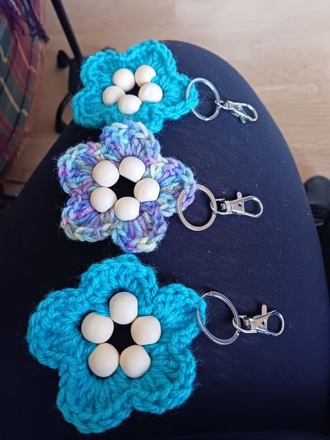 Random acts of crochet kindness and more | I made a lady and her 2 girls so happy today | Facebook Crochet Kindness, Sharon Smith, Fidget Quilt, 2 Girl, Happy Today, Crocheted Item, Acting, Crafts For Kids, Knitting