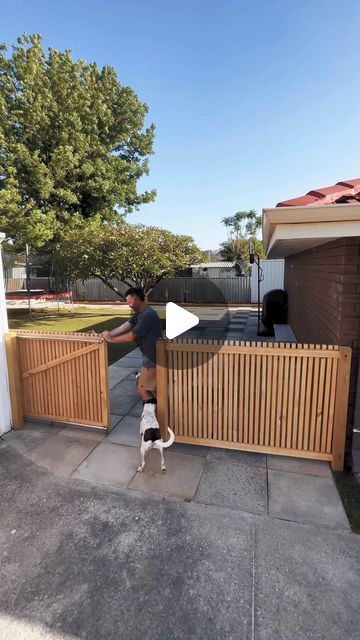 Dog Gate Outdoor Front Porches, Diy Outdoor Dog Fence, Cantilever Gate Diy, Slide Gate Ideas, Sliding Garden Gate, Sliding Driveway Gate Ideas, Backyard Gate Ideas, Diy Gate Outdoor, Outdoor Gates Ideas