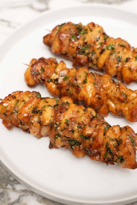 Air Fryer Chicken Skewers Cj Eats, Chicken Skewer Recipe, Skewer Recipes, Spicy Dishes, Curry Dishes, Air Fryers, Chicken Skewers, Quick Weeknight Meals, Air Fryer Recipes Healthy