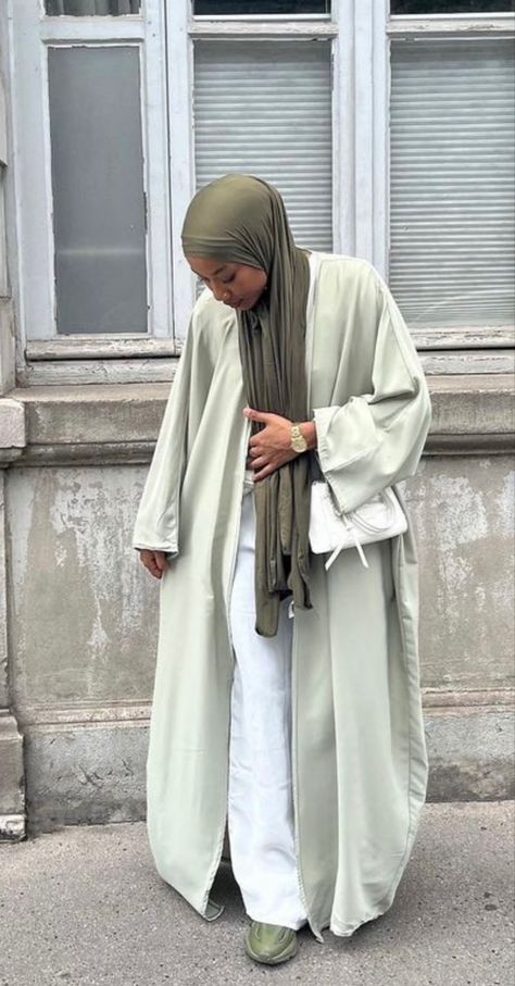 Arabic Abaya Designs, Arabic Abaya, Abaya Styles, Modest Outfits Muslim, Abaya Outfit, Hijab Fashion Summer, Estilo Hijab, Hijab Abaya, Modest Casual Outfits