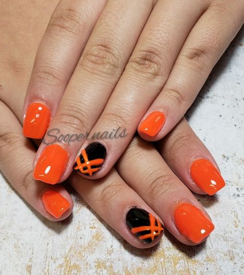 Orange With Black Nails, Halloween Nails Acrylic Orange, Fall Nails Orange And Black, Orange And Black Gel Nails, Orange And Black Nails Ideas, Black And Orange Nails Ideas, Halloween Nails Oval, Orange And Black Ombre Nails, Orange And Black Nails Acrylic