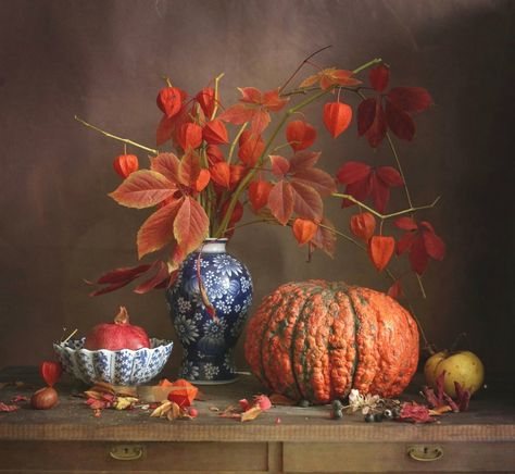 Chinese Lanterns Plant, Fungi Art, Photo Arrangement, Still Life Pictures, Still Life 2, Apple Flowers, Leaf Photography, Oil Painting Techniques, Autumn Decorating