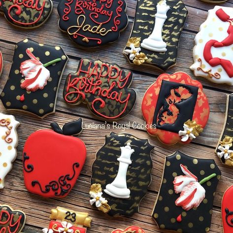 Twilight Cookies Decorated, Twilight Cookies, Twilight Party, Royal Icing Decorations, Cookie Ideas, Custom Cookies, Sugar Cookies Decorated, Royal Icing, Themed Cakes