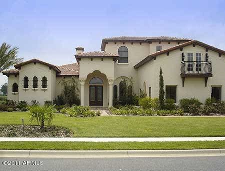 Terracotta Roof House Exterior Colors, Spanish Ranch Style Homes, Spanish Mediterranean Homes, Exterior Paint Color Schemes, Spanish Tile Roof, Spanish Farmhouse, Spanish Colonial Homes, Gallery House, Mediterranean Exterior