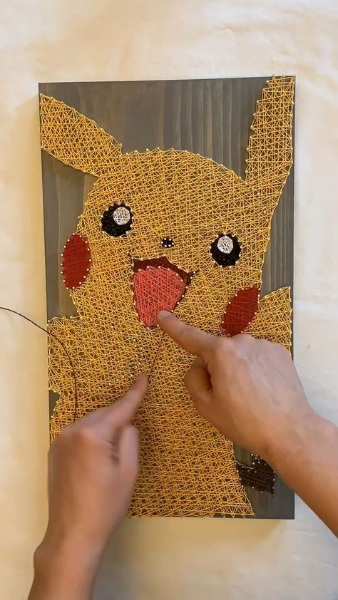 Hilograma Ideas, String Art Ideas, فن الرسم بالمسامير, Art Pokémon, Pokemon Nintendo, String Art Templates, String Art Tutorials, Pikachu Art, String Wall Art