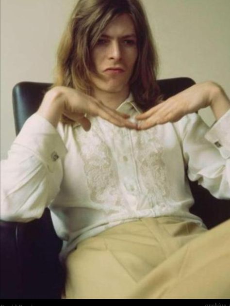 Young David Bowie | Young David Bowie | BOWIE FOR MAX David Bowie Hunky Dory, Angela Bowie, Duncan Jones, David Bowie Pictures, Hunky Dory, Anthony Kiedis, Lauryn Hill, Ziggy Stardust, Carl Jung