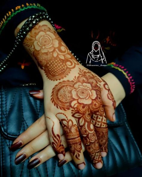 Right Hand Mehndi Design Back, Mehndi 2024, Beautiful Mahendi, Manners Preschool, Back Side Mehndi Design, Side Mehndi Design, Back Side Mehndi, Latest Finger Mehndi Designs, Rose Henna