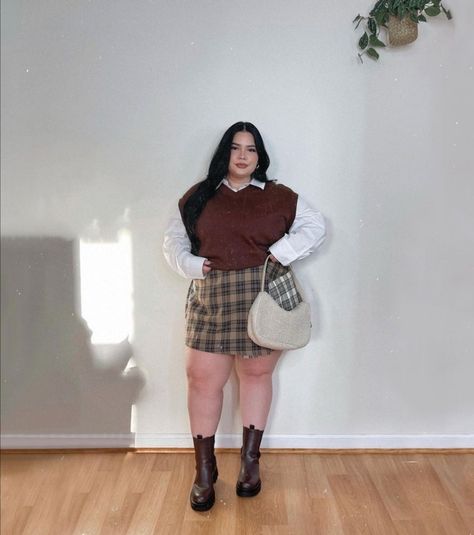 Fat Outfits Plus Size, Preppy Plus Size Outfits, Preppy Outfits Plus Size, Curvy Concert Outfit, Plus Size Preppy Outfits, Preppy Plus Size, Plus Size Concert Outfit, Plus Size Preppy, Concert Outfit Plus Size