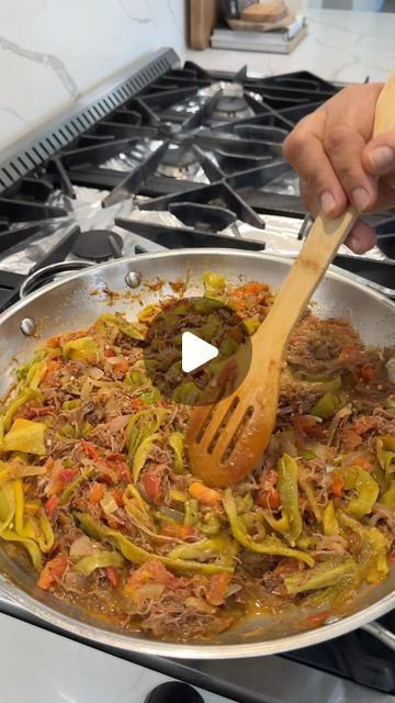 Maria Jimenez on Instagram: "Machaca preparada para los burritos 🌯 @cocinandoconmamachuy 

#machaca #explorepage #recetascaseras #recetas #burritos #tacos #easyrecipes #soups #comidamexicana #recipes #tiktokvideos" Machaca Recipe, Burritos, Soups, Tacos, On Instagram, Instagram