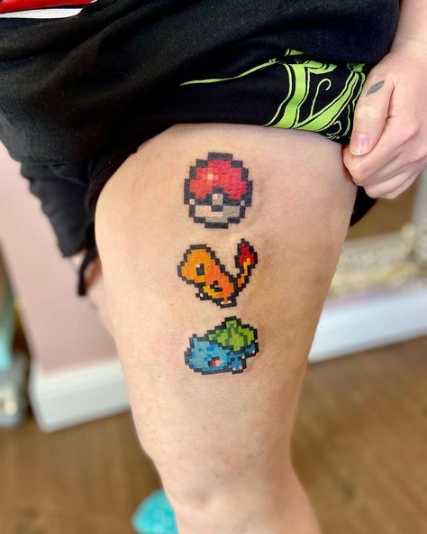 White Wolf Tattoos on Instagram: “8-bit pokeball and starter Pokémon for Alex, tattooed by apprentice Kimi. ✨ #pokemon #pokemontattoo #pokeball #charmander #bulbasaur…” Pixel Heart Tattoo, White Wolf Tattoo, Pixel Tattoo, Pixel Heart, Pokemon Tattoo, R Tattoo, Wolf Tattoos, 16 Bit, White Wolf