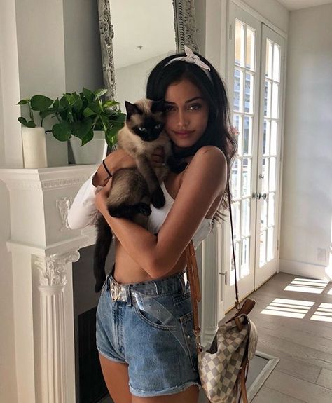 Cindy Wolfie, Cindy Kimberly, روتين العناية بالبشرة, Instagrammer, Comme Des Garcons, Pretty Face, Aesthetic Girl, Role Models, A Cat